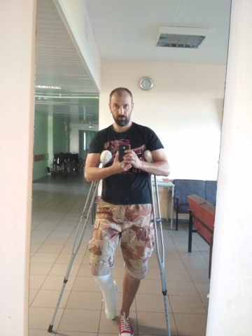 На костылях.jpg На костылях.jpg